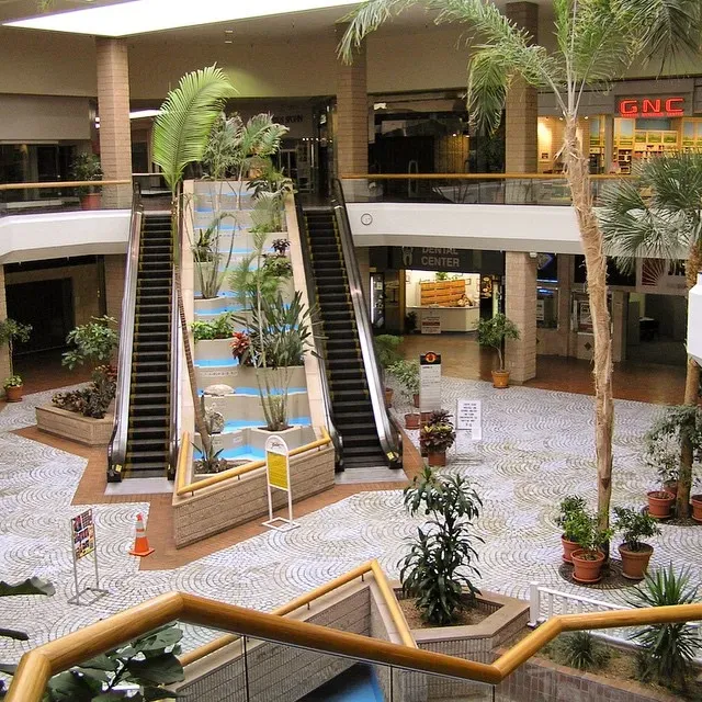 80s shopping mall